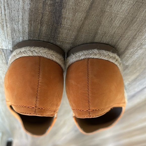 NWOT Franco Sarto Orange Flats - Picture 3 of 3